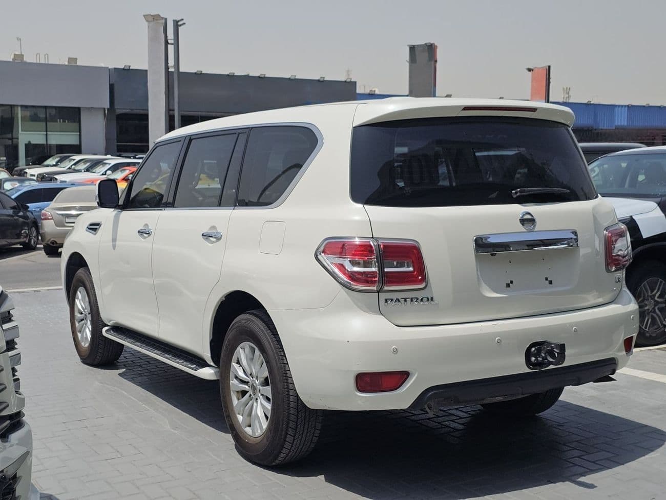 2017 Nissan Patrol SE T2 LEATHER thumbnail 4