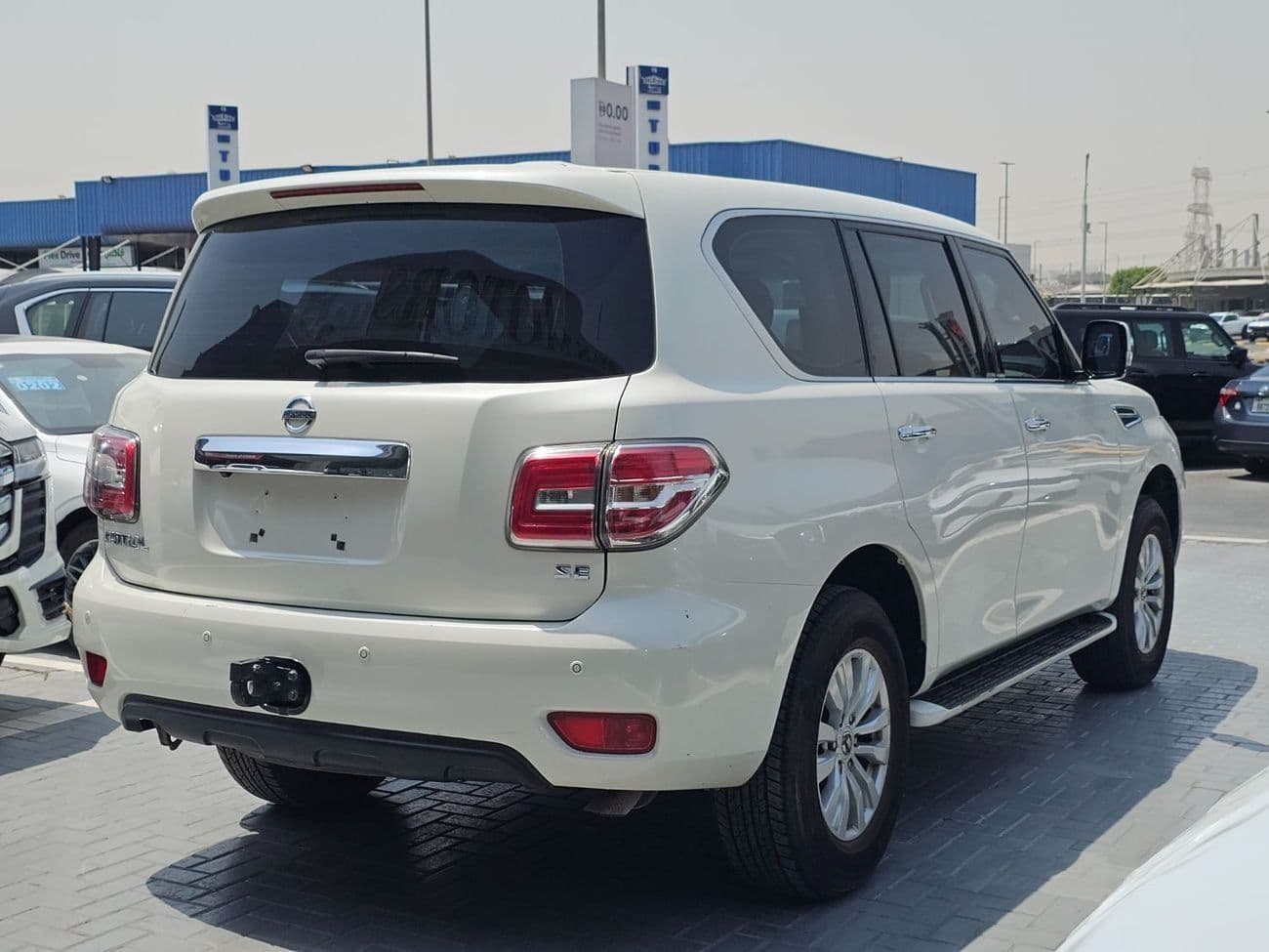 2017 Nissan Patrol SE T2 LEATHER thumbnail 6