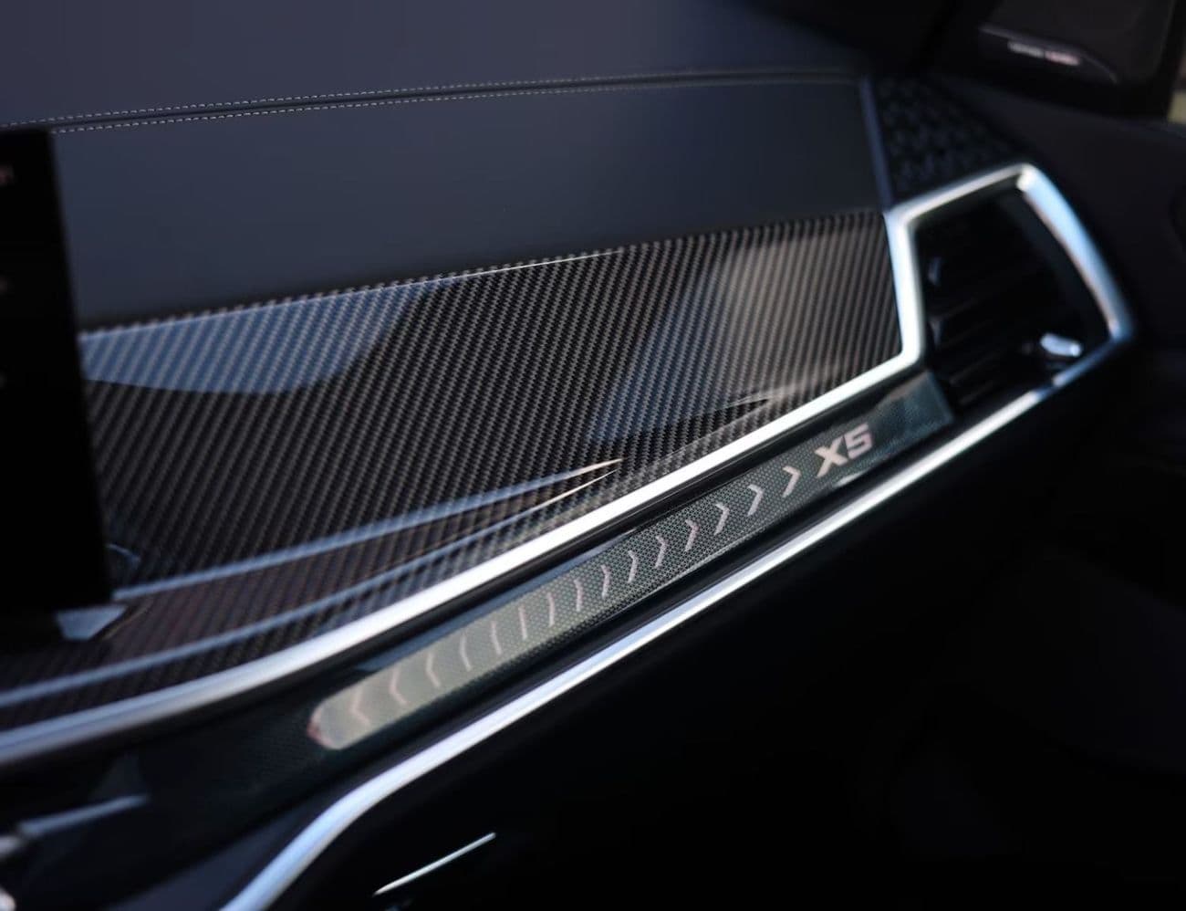 2025 BMW X5 M thumbnail 6