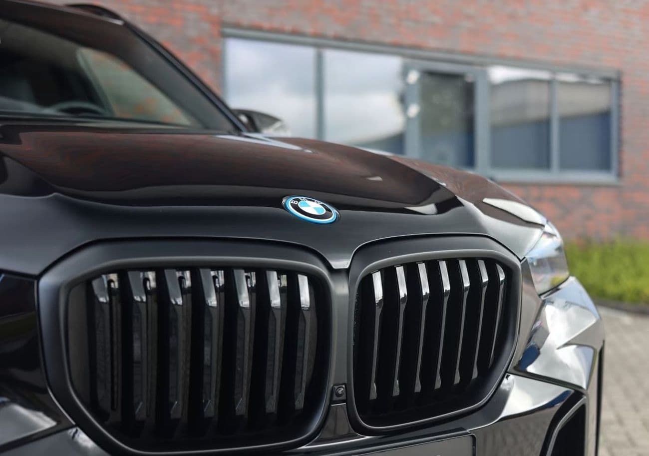 2025 BMW X5 M thumbnail 5