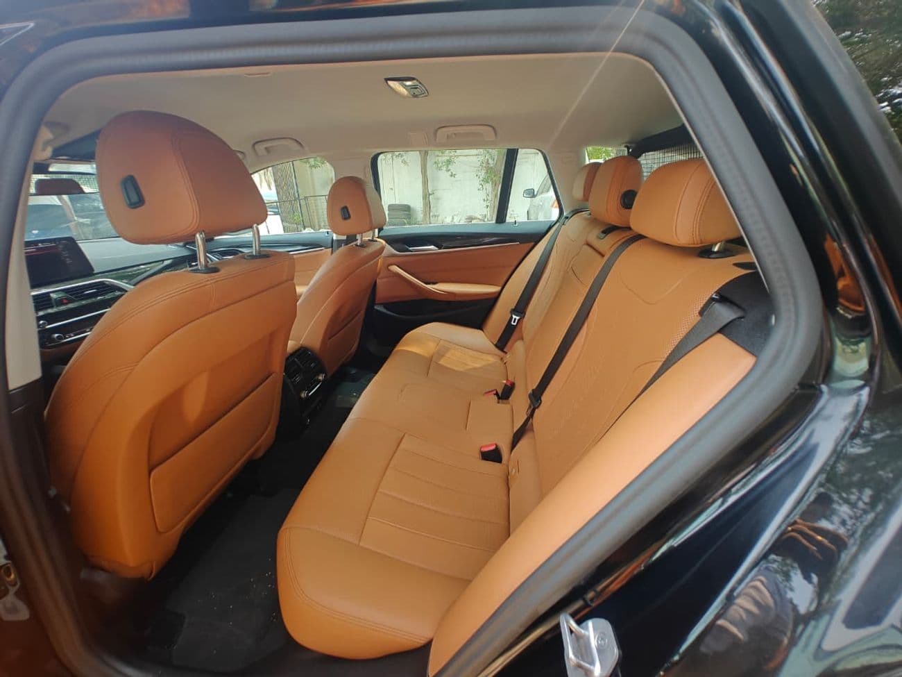 2024 BMW 520i EXCELLENCE thumbnail 5