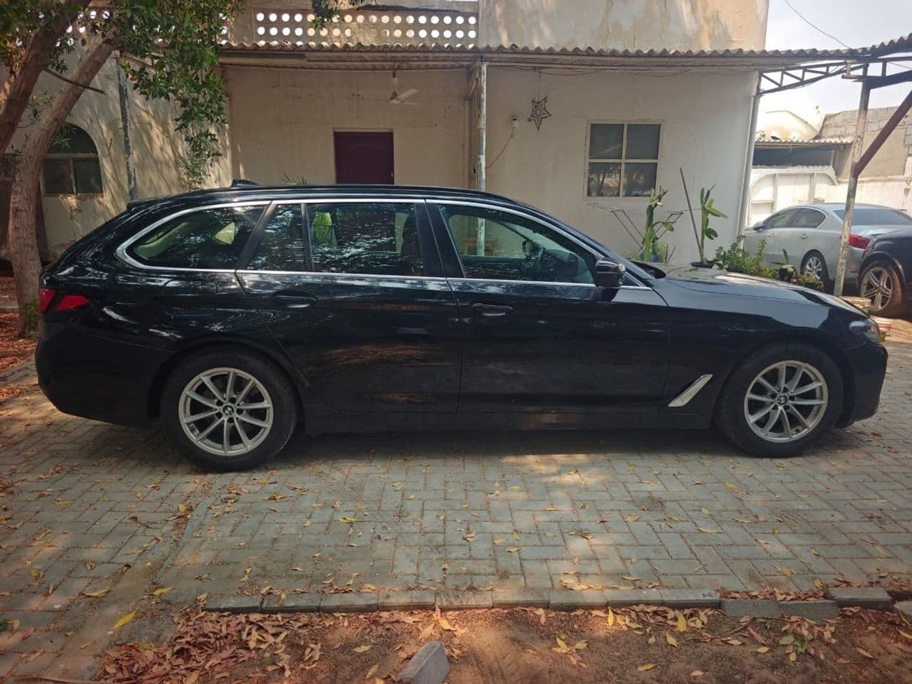 2024 BMW 520i EXCELLENCE thumbnail 2