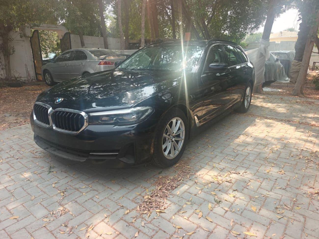 2024 BMW 520i EXCELLENCE thumbnail 3