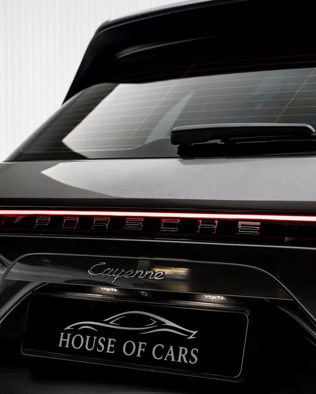 2019 Porsche Cayenne STANDARD thumbnail 4