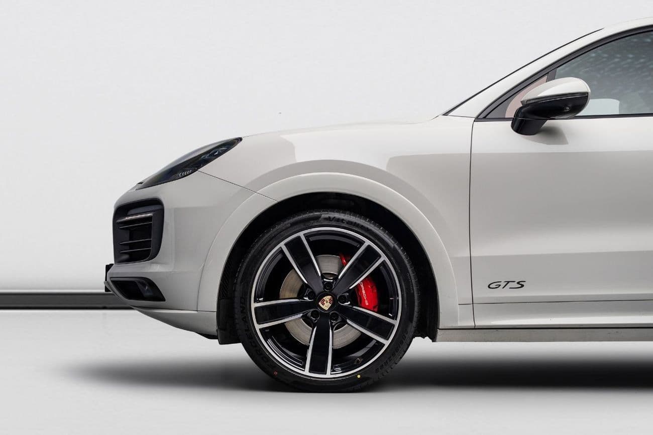 2023 Porsche Cayenne GTS thumbnail 6
