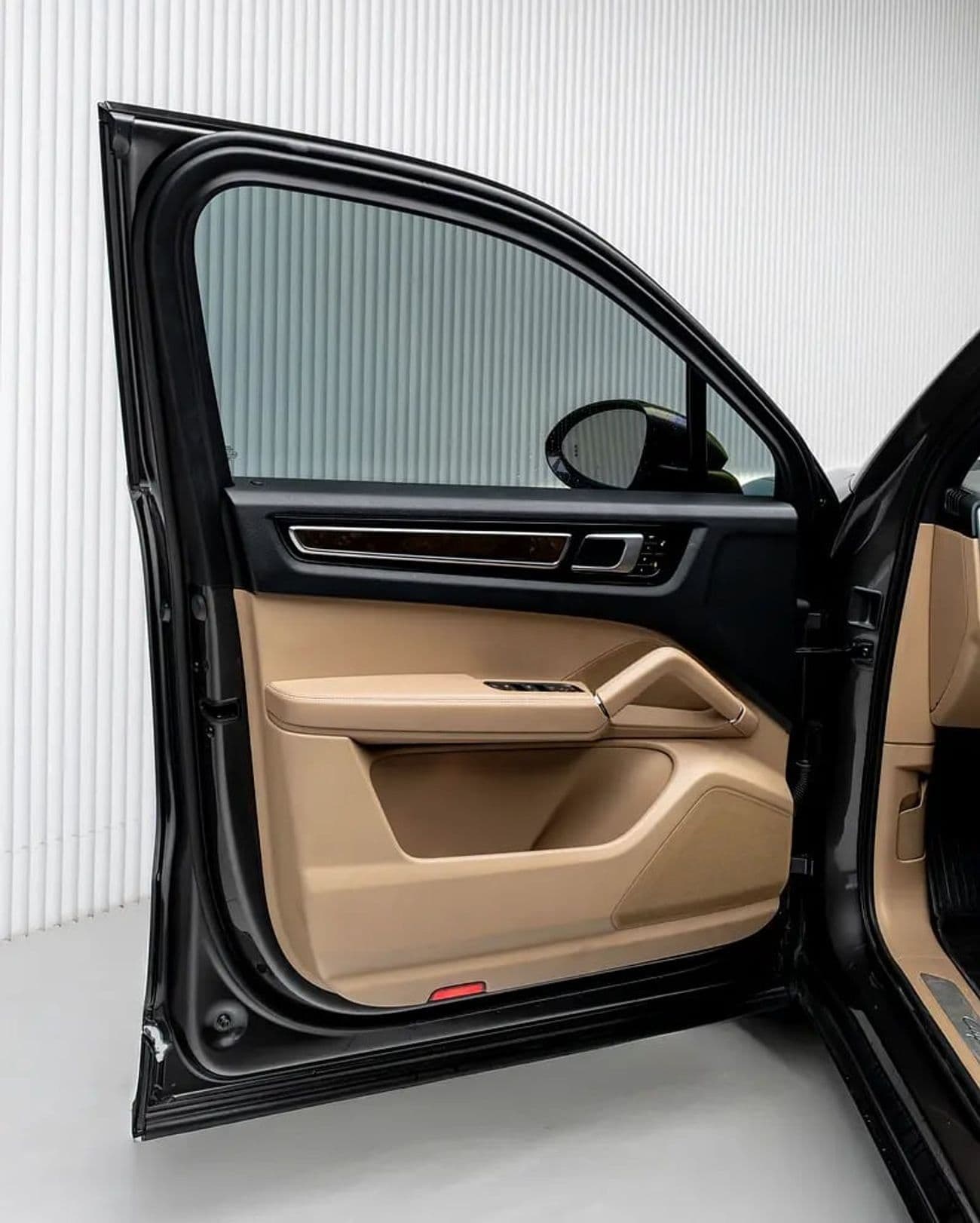 2019 Porsche Cayenne STANDARD thumbnail 6