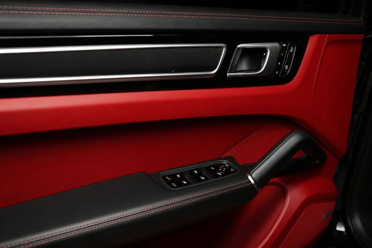 2022 Porsche Cayenne GTS thumbnail 8