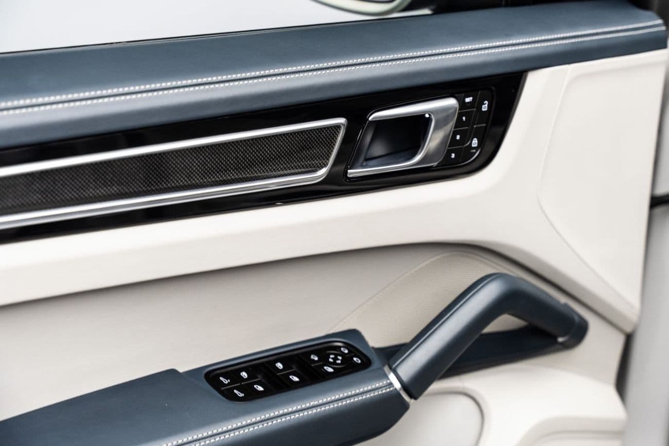 2023 Porsche Cayenne GTS thumbnail 8