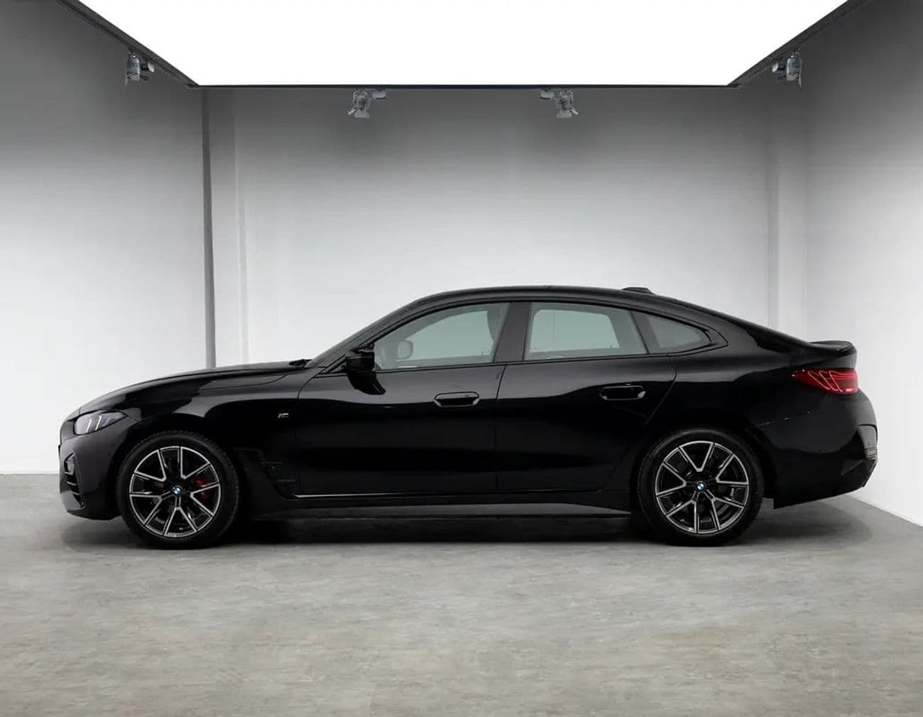2025 BMW 420i M SPORT thumbnail 2