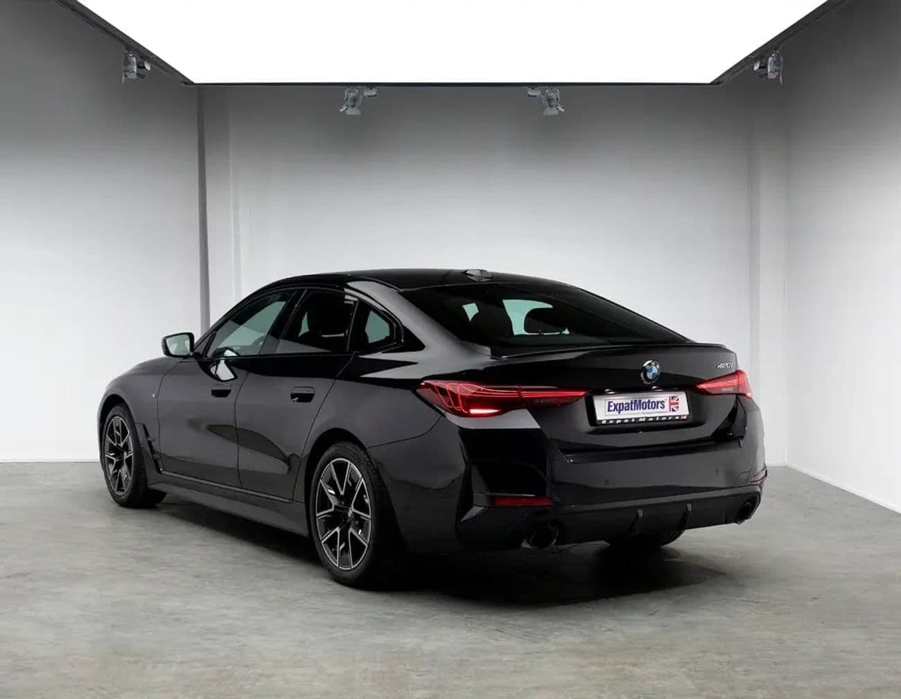 2025 BMW 420i M SPORT thumbnail 3