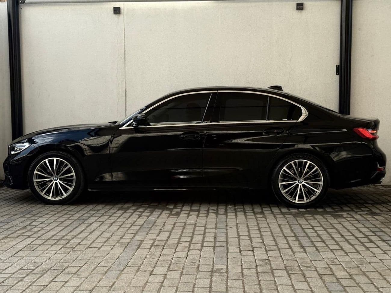 2020 BMW 320i M SPORT thumbnail 6