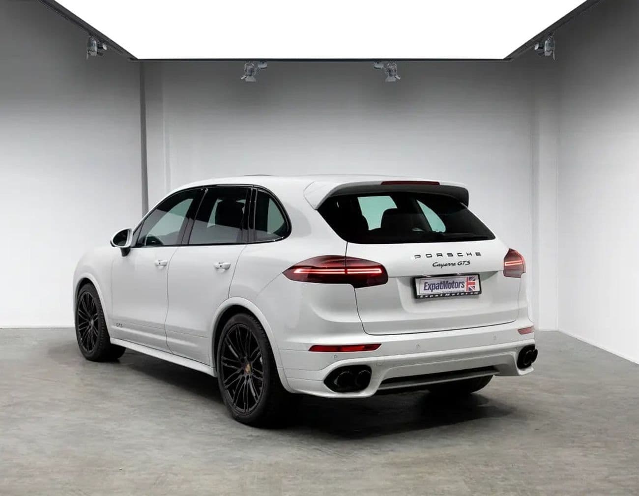 2016 Porsche Cayenne GTS thumbnail 3