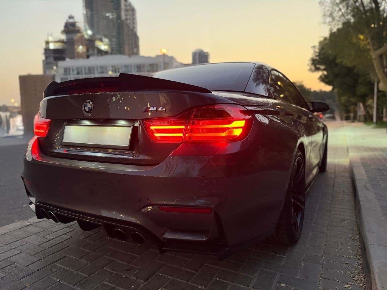 2015 BMW M4 STANDARD thumbnail 7