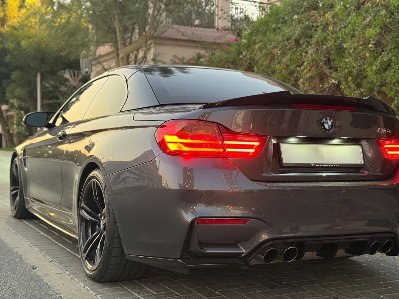 2015 BMW M4 STANDARD thumbnail 4