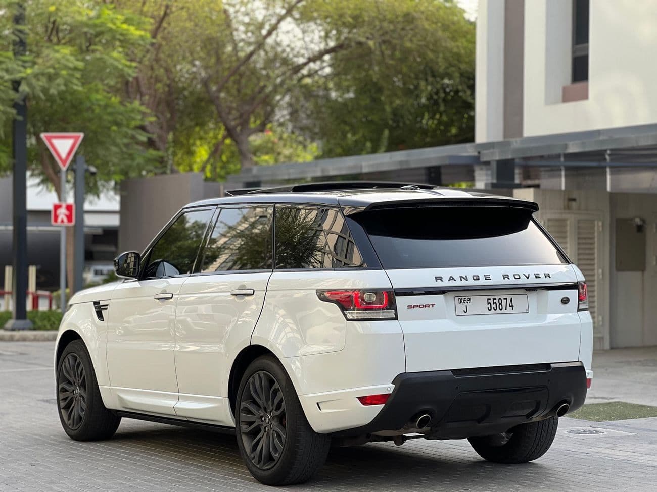 2016 Land Rover Range Rover Sport HSE thumbnail 6