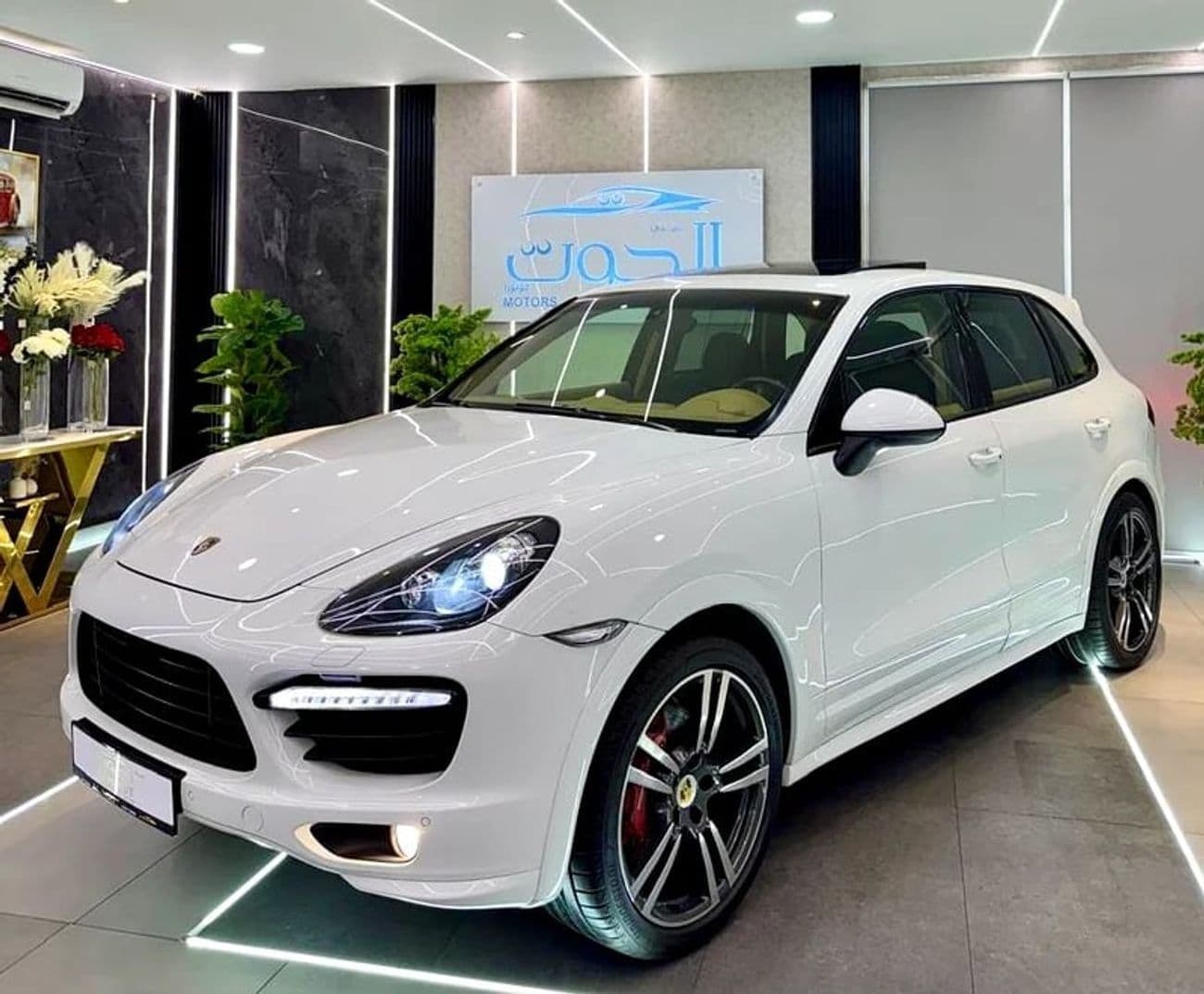 2014 Porsche Cayenne GTS thumbnail 5