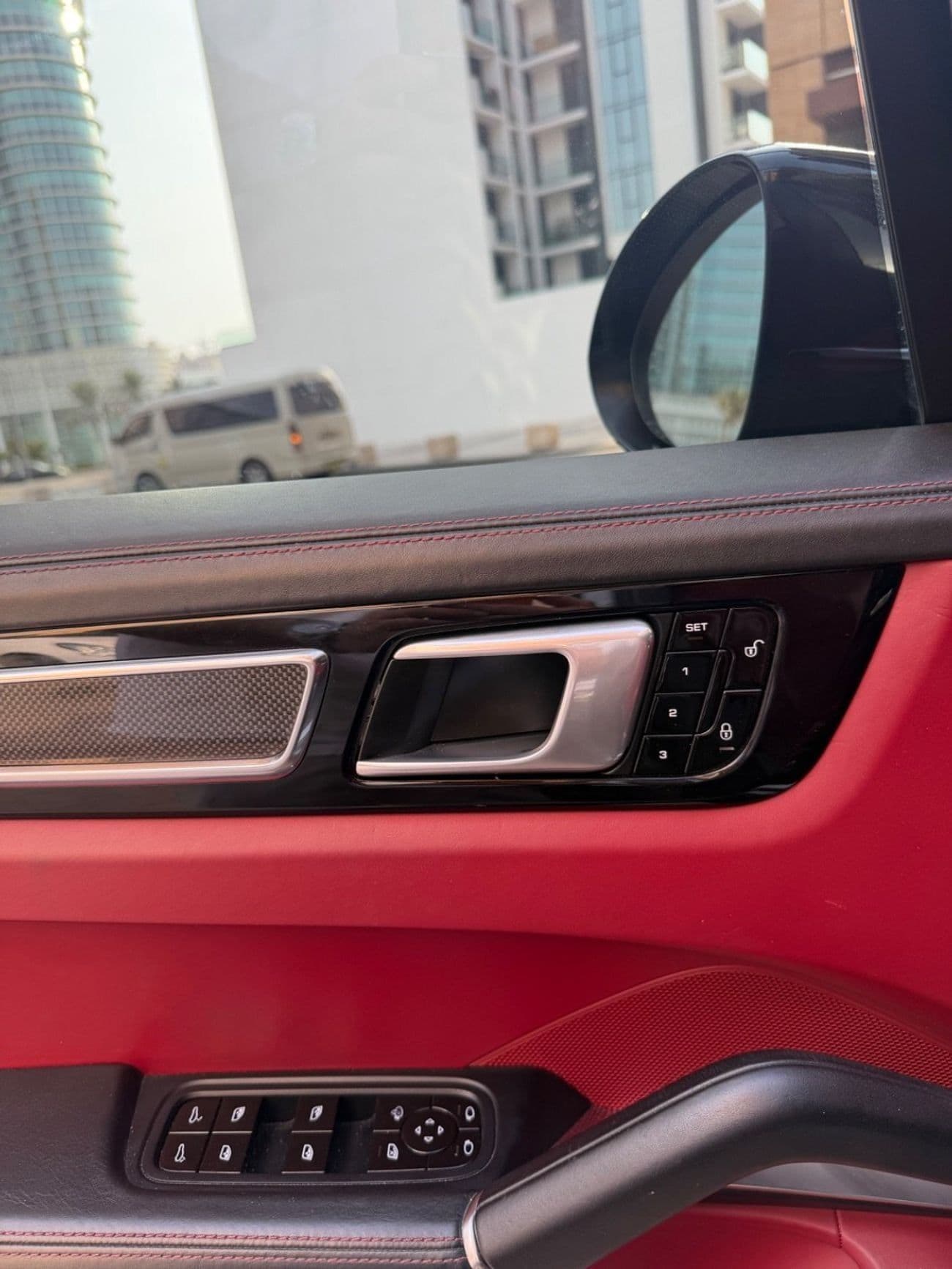 2019 Porsche Cayenne TURBO thumbnail 8