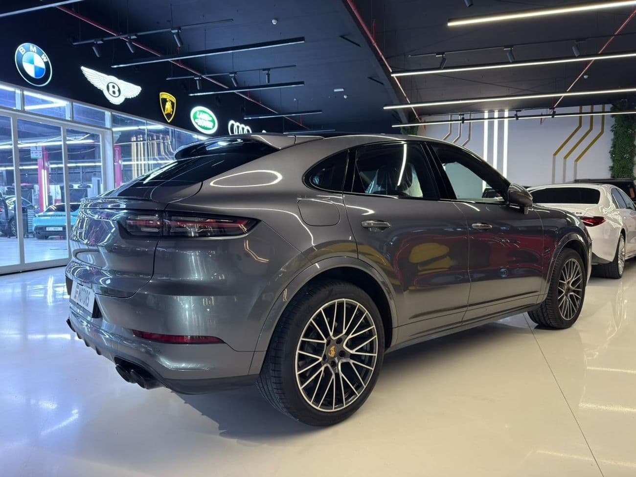 2023 Porsche Cayenne STANDARD thumbnail 7