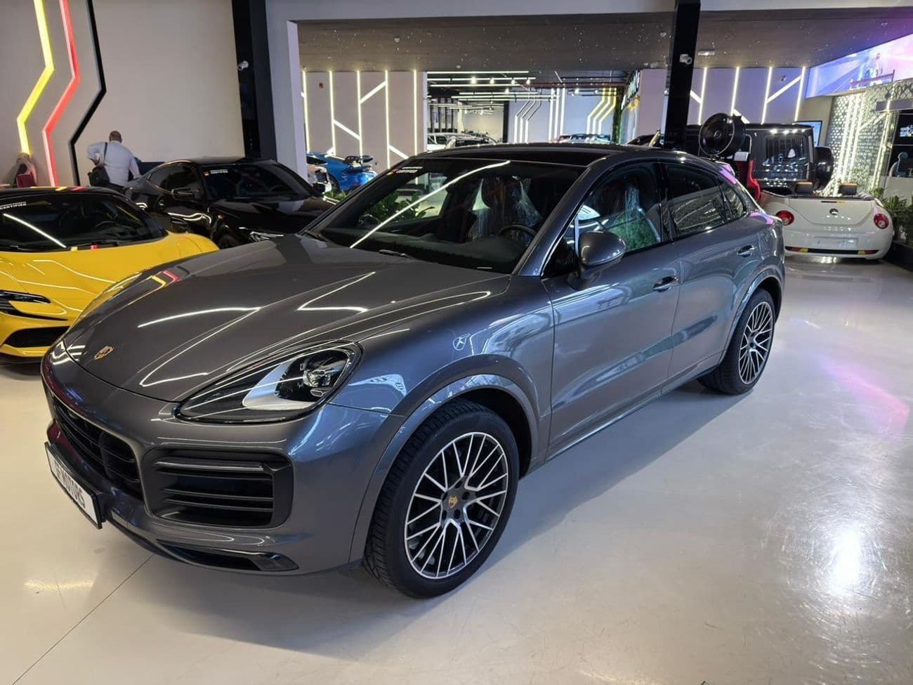 2023 Porsche Cayenne STANDARD thumbnail 4