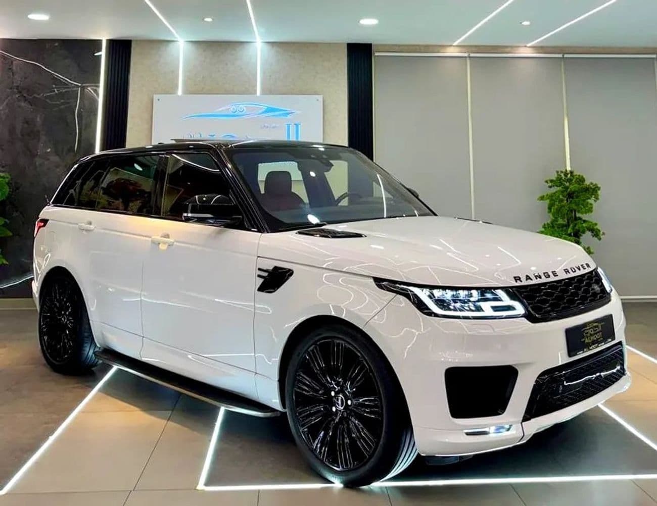 2018 Land Rover Range Rover Sport HSE DYNAMIC thumbnail 4