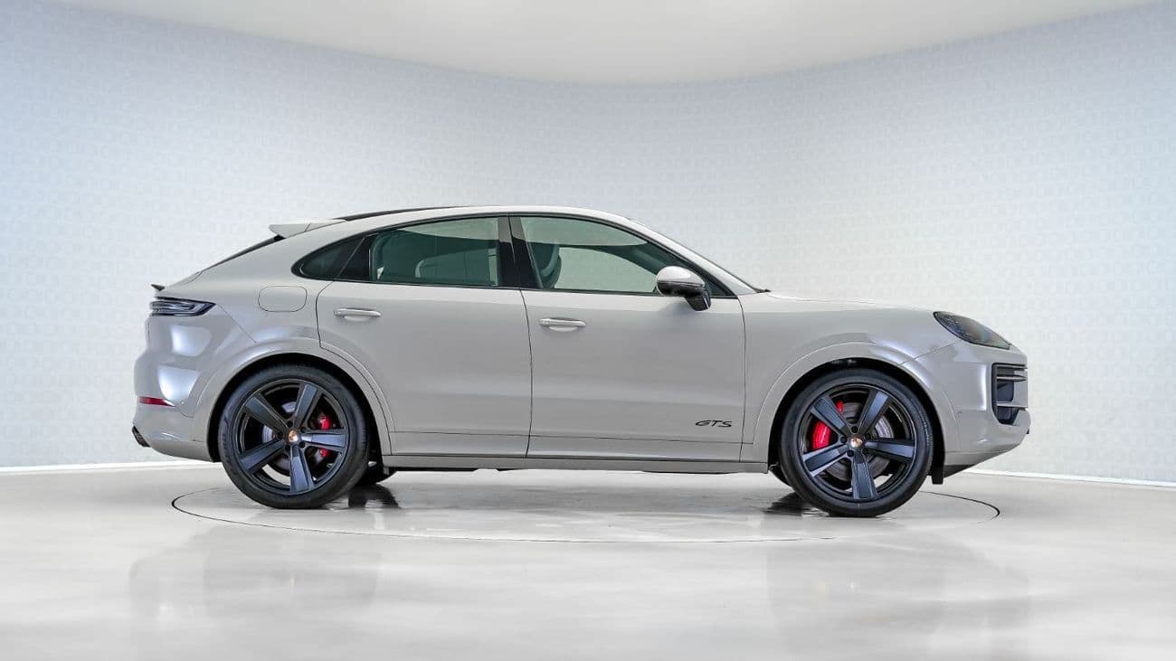 2025 Porsche Cayenne GTS thumbnail 3