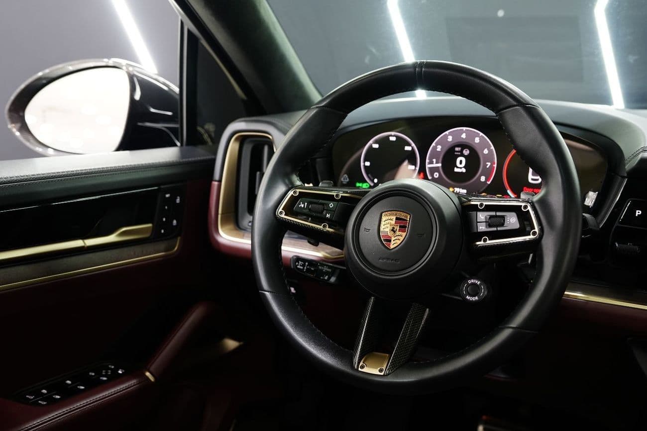 2025 Porsche Cayenne GTS thumbnail 4