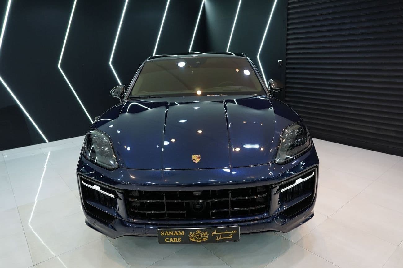 2025 Porsche Cayenne GTS thumbnail 2