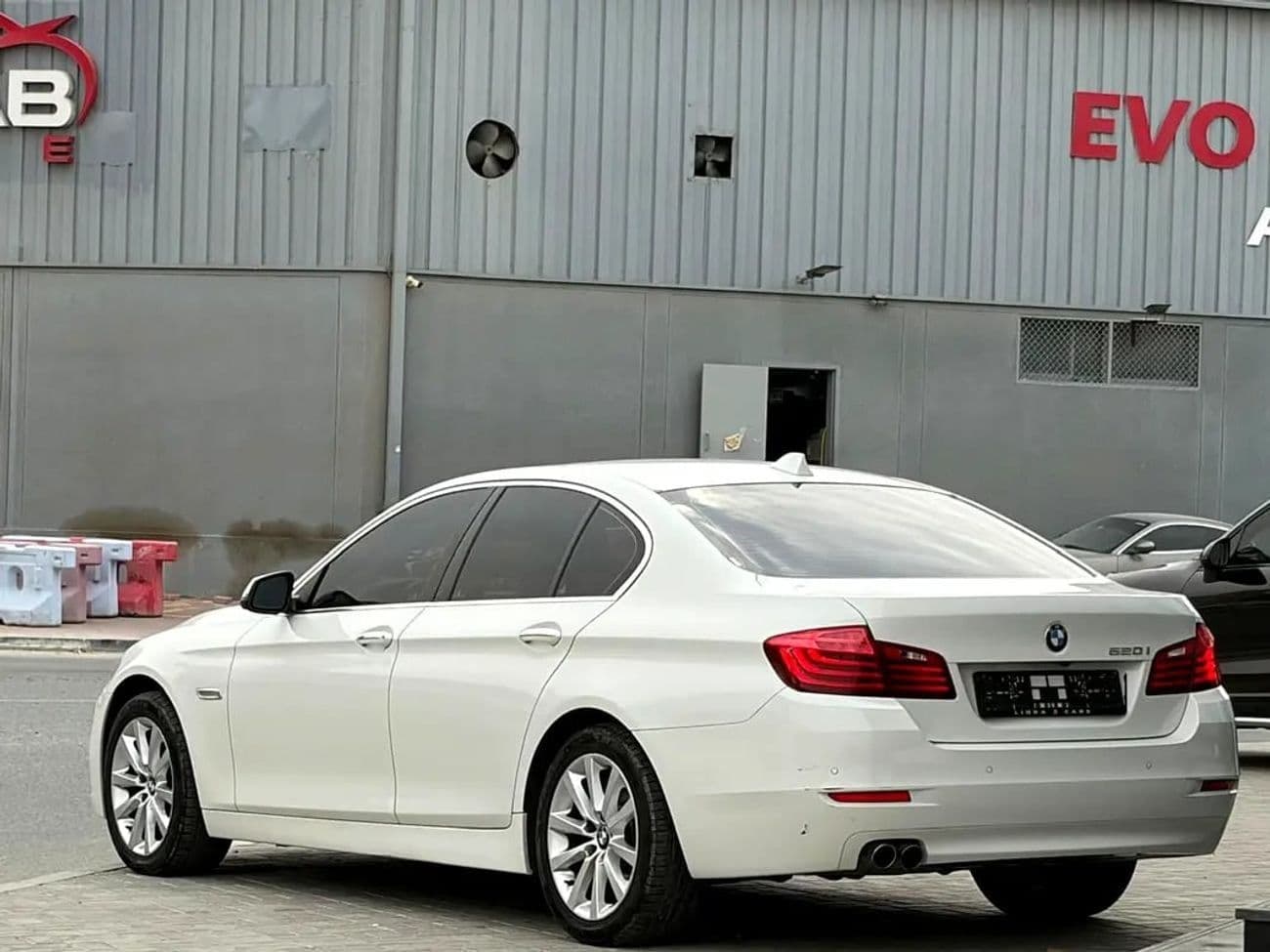 2015 BMW 520i LUXURY thumbnail 2