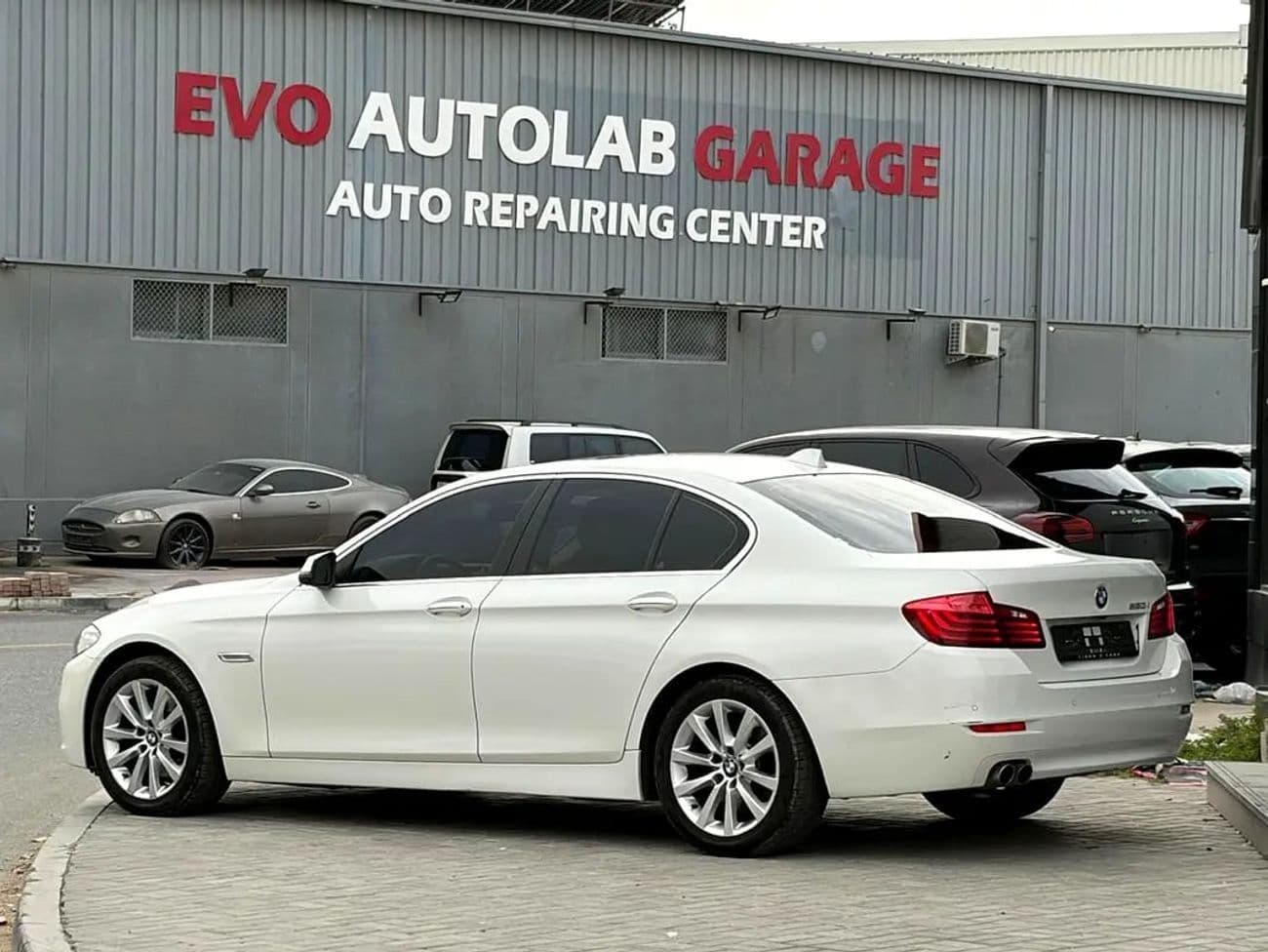 2015 BMW 520i LUXURY thumbnail 4