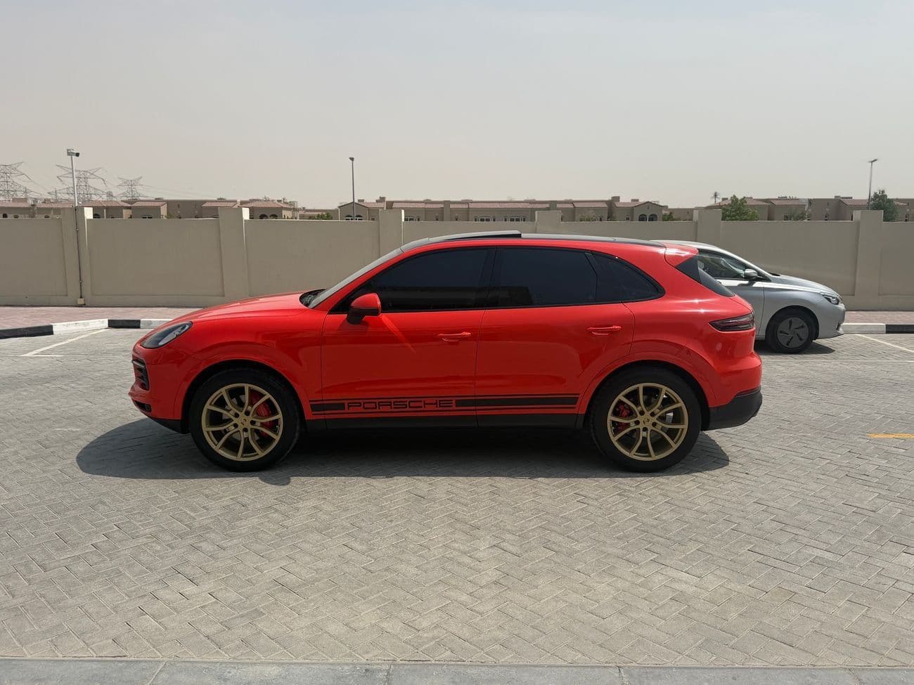 2019 Porsche Cayenne STANDARD thumbnail 4