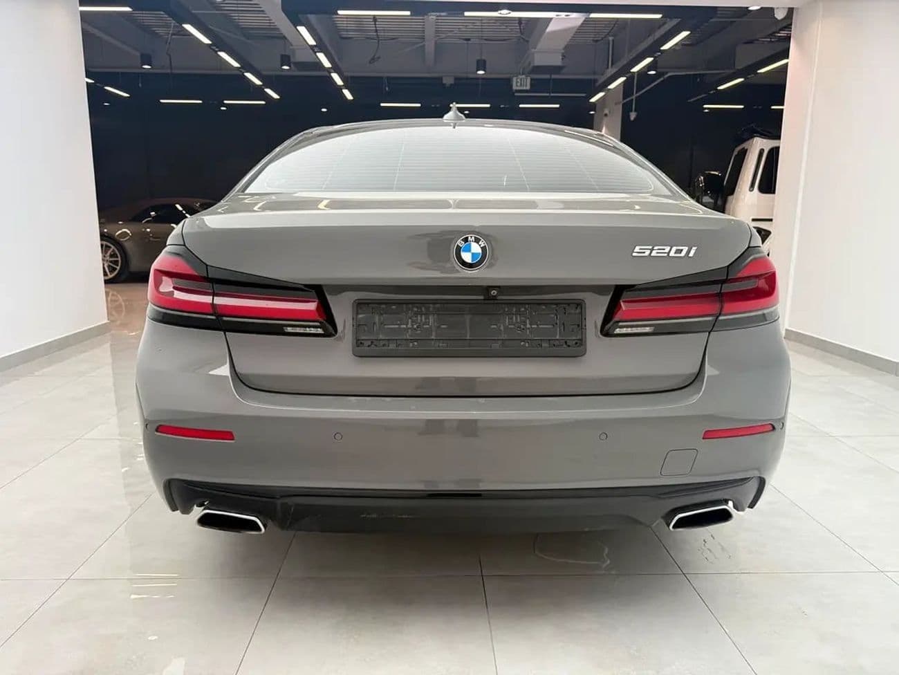 2021 BMW 520i JOY EDITION thumbnail 4