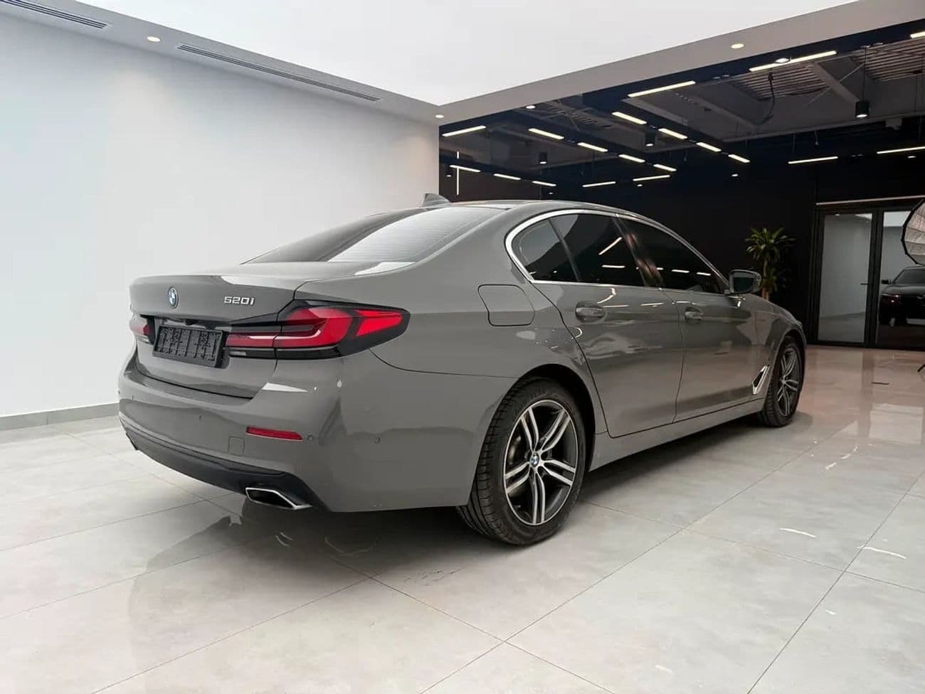 2021 BMW 520i JOY EDITION thumbnail 6