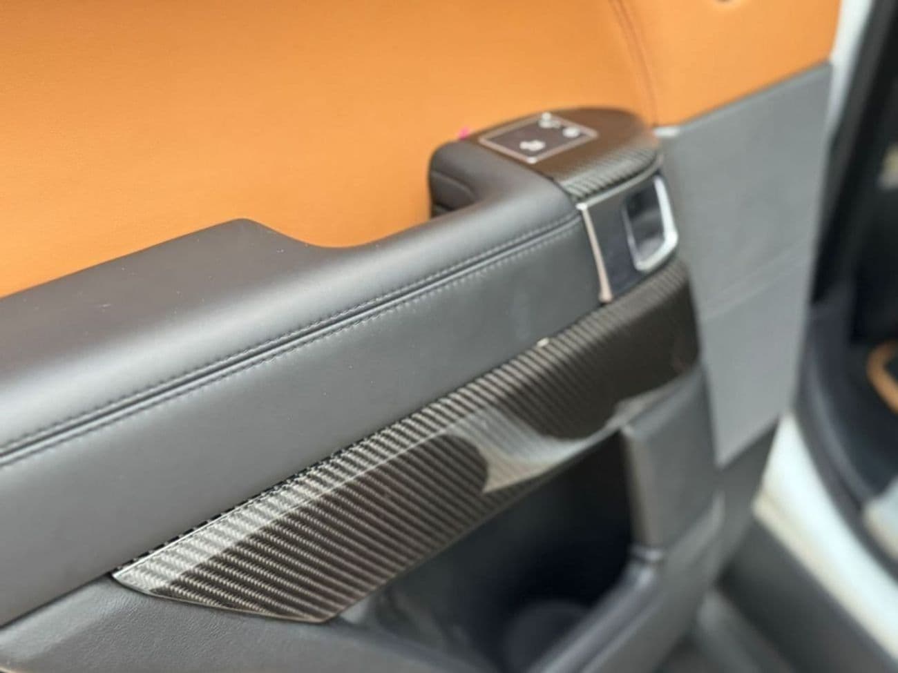 2019 Land Rover Range Rover Sport SVR thumbnail 6