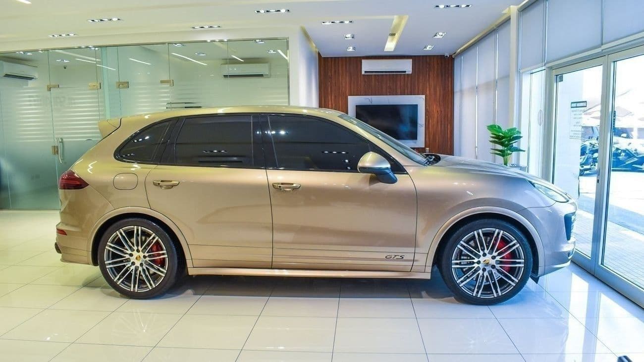 2016 Porsche Cayenne GTS thumbnail 4