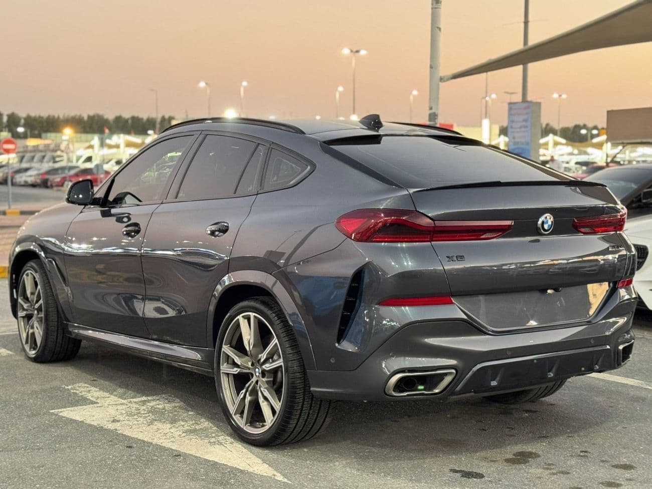 2021 BMW X6 M 50i thumbnail 5