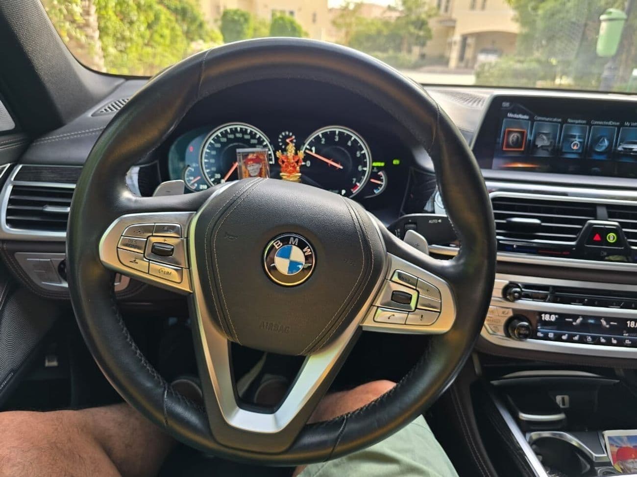 2016 BMW 750Li thumbnail 2