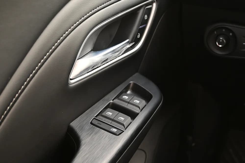 2025 MG ZS thumbnail 8