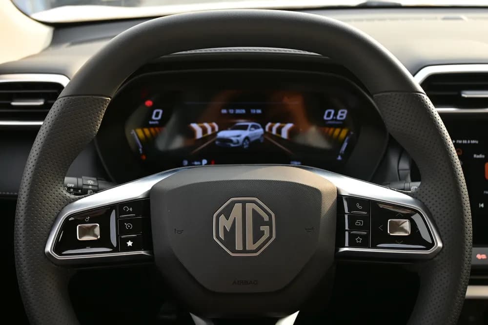 2025 MG ZS thumbnail 9