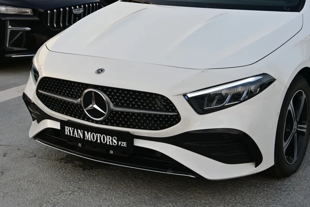 2025 Mercedes-Benz A-class Sedan 200 thumbnail 2