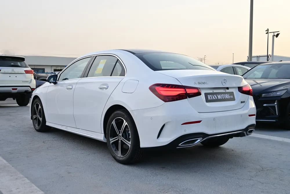 2025 Mercedes-Benz A-class Sedan 200 thumbnail 3