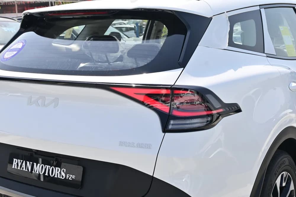 2025 Kia Sportage thumbnail 7