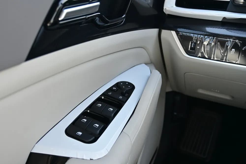 2025 Kia Sportage thumbnail 9