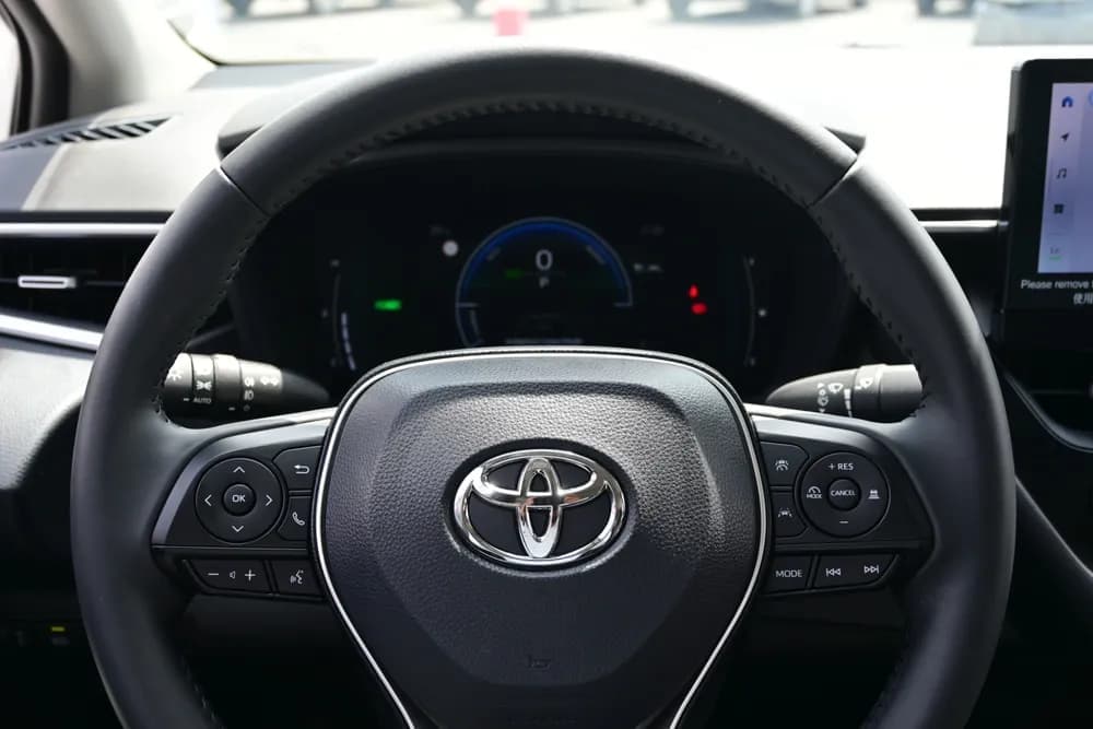 2025 Toyota Corolla thumbnail 9