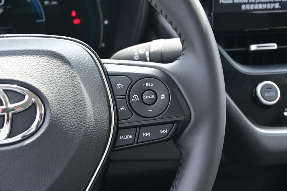 2025 Toyota Corolla thumbnail 10