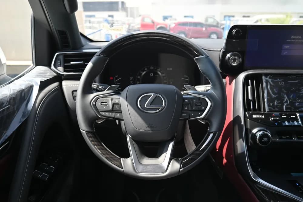2025 Lexus LX 600 thumbnail 7
