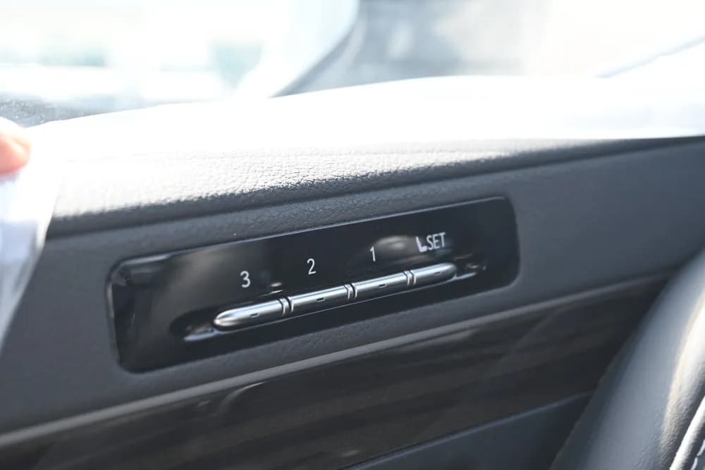 2025 Lexus LX 600 thumbnail 8