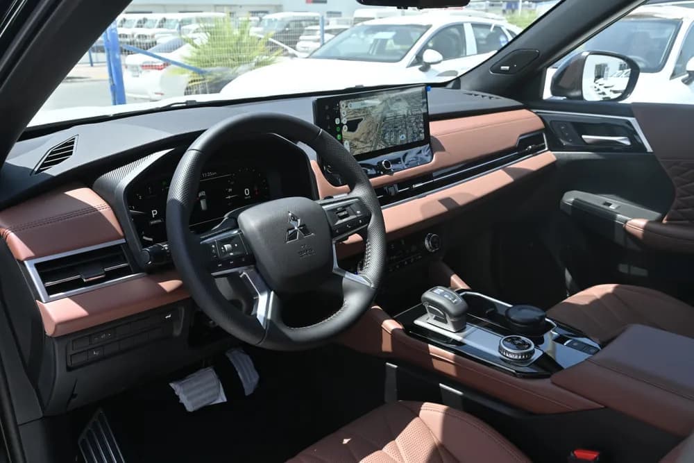 2026 Mitsubishi Outlander thumbnail 3