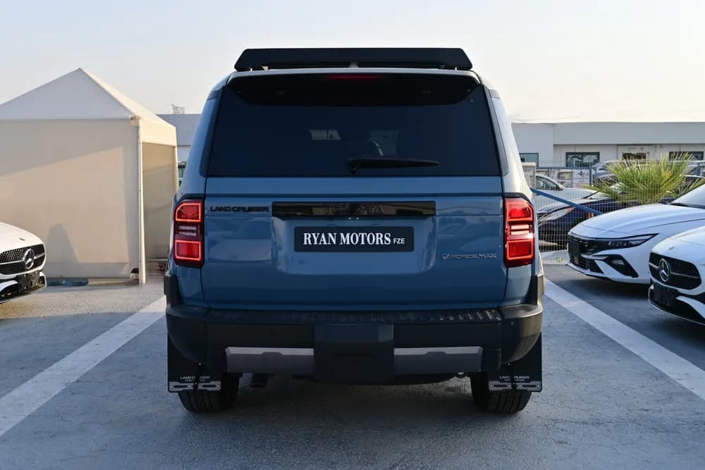 2024 Toyota Land Cruiser Prado thumbnail 3