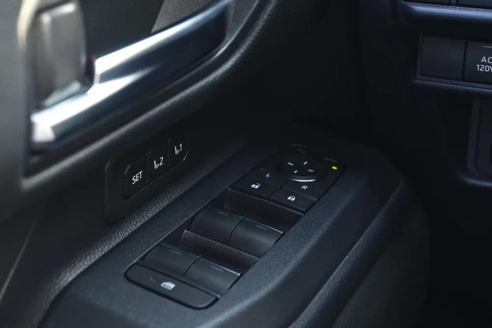 2024 Toyota Land Cruiser Prado thumbnail 8