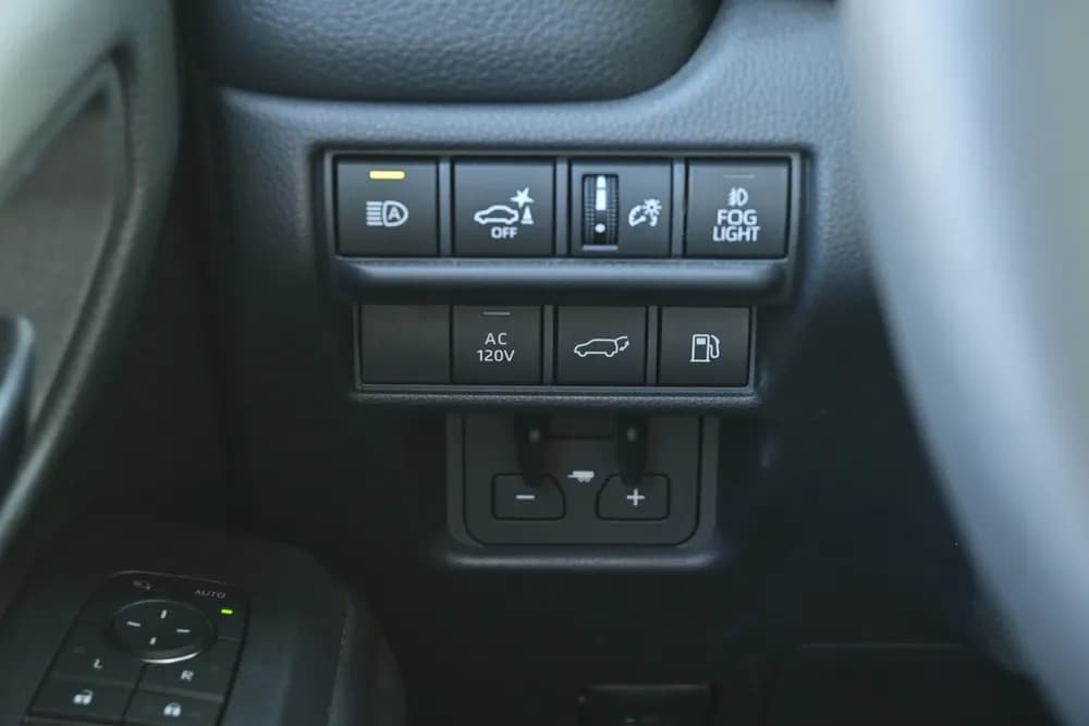 2024 Toyota Land Cruiser Prado thumbnail 9